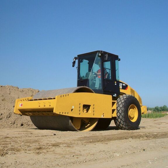 Аренда грунтового катка CAT CS76