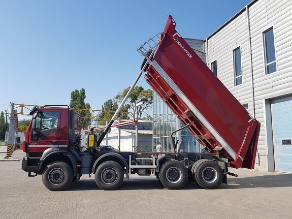 Аренда самосвала IVECO Trakker AD410T41 в Краснодаре